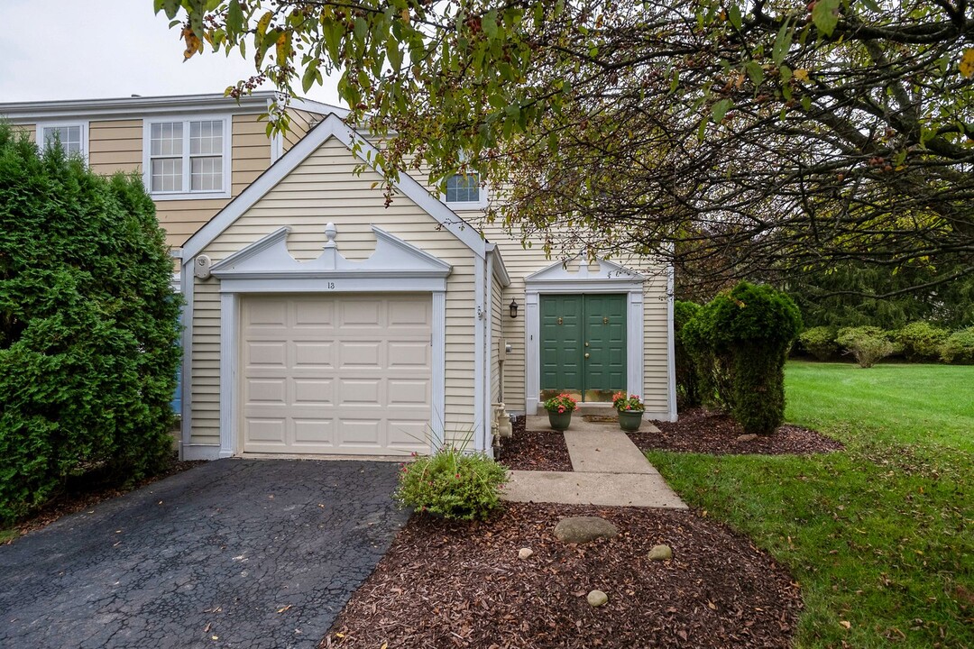 13 Greenwich Ct in Oakmont, PA - Building Photo