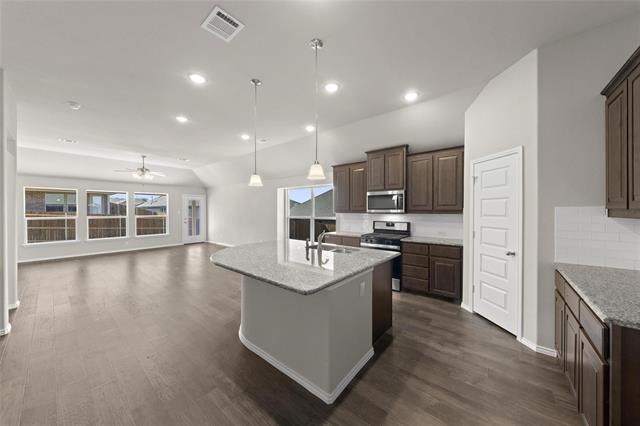 1813 Agarito Dr in Weatherford, TX - Foto de edificio - Building Photo