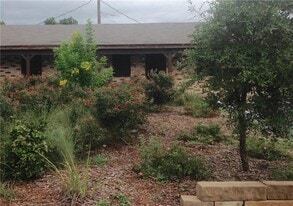 908 Emile St in Bastrop, TX - Building Photo