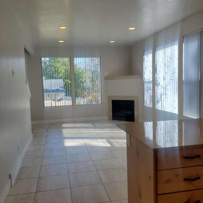 651 E Nikita Cv in Salt Lake City, UT - Building Photo - Building Photo