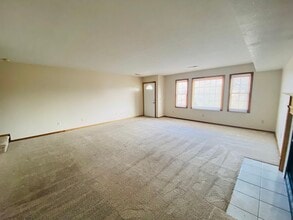 7491 Shisler St NE in North Canton, OH - Foto de edificio - Building Photo