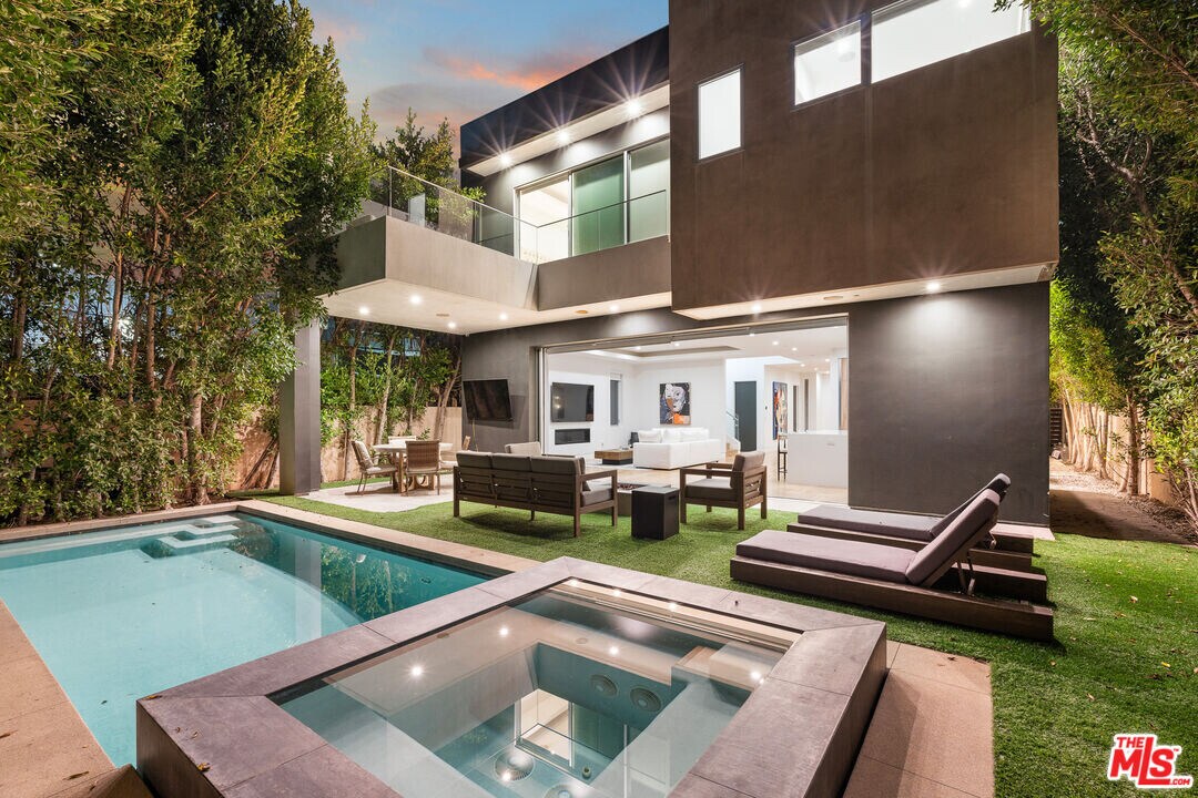 637 N Gardner St in Los Angeles, CA - Foto de edificio