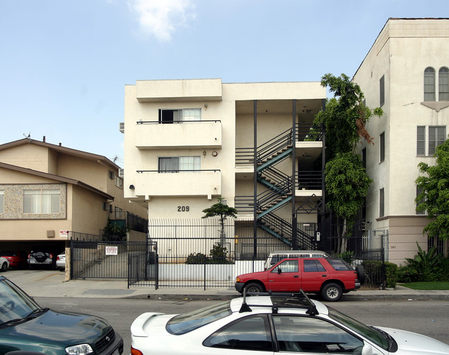 209 S Alexandria Ave in Los Angeles, CA - Foto de edificio - Building Photo