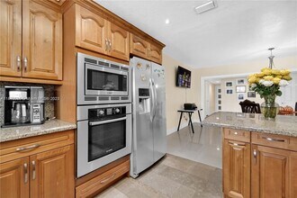 5801 NW 113th Terrace-Unit -4 in Hialeah, FL - Building Photo - Building Photo