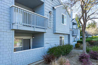 Lighthouse Condominiums in Vallejo, CA - Building Photo - Building Photo