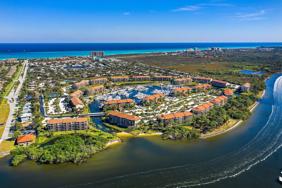 2301 Marina Isle Way in Jupiter, FL - Building Photo