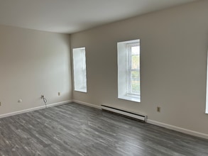 42 E Pine St in Cleona, PA - Foto de edificio - Building Photo