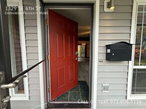 1329 SE 4th St in Gresham, OR - Building Photo - Building Photo