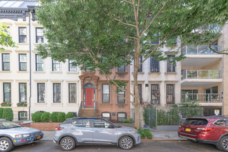 546 E 87th St in New York, NY - Building Photo - Building Photo