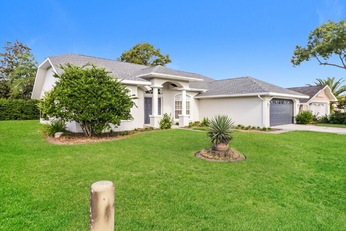 13617 Woodward Dr in Hudson, FL - Building Photo