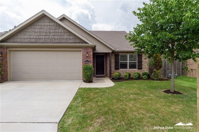 2657 N Valencia Ave in Fayetteville, AR - Building Photo - Building Photo