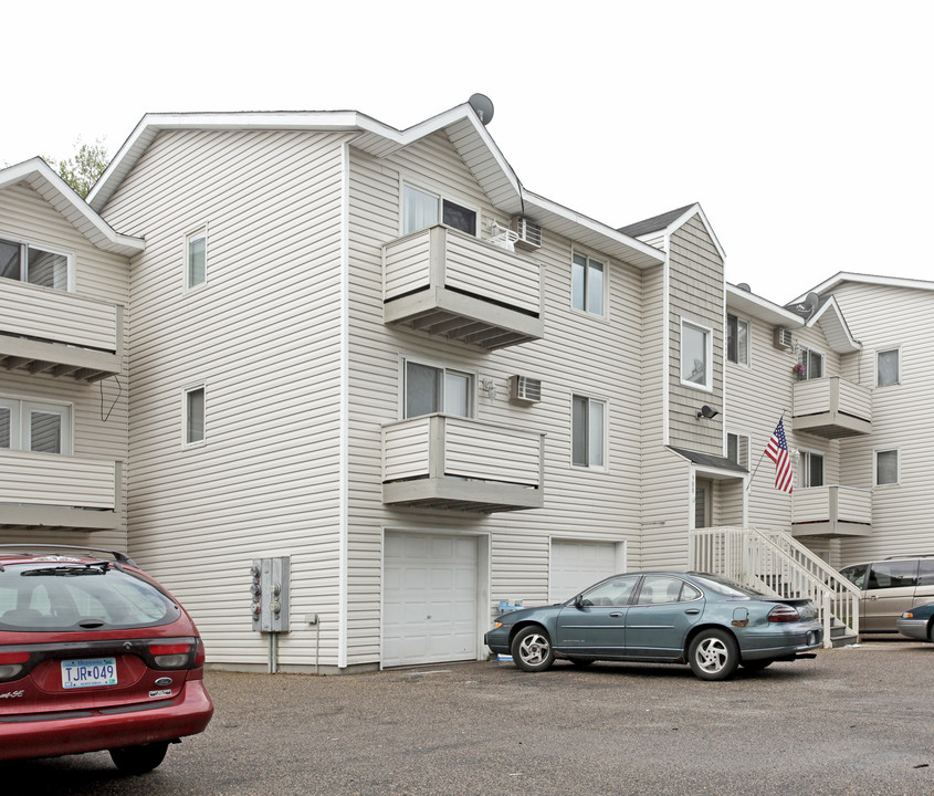 900 Wescott Sq in Eagan, MN - Foto de edificio