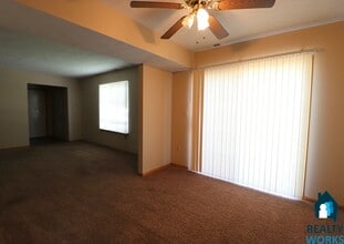 2201 W Todd Ln in Lincoln, NE - Building Photo - Building Photo