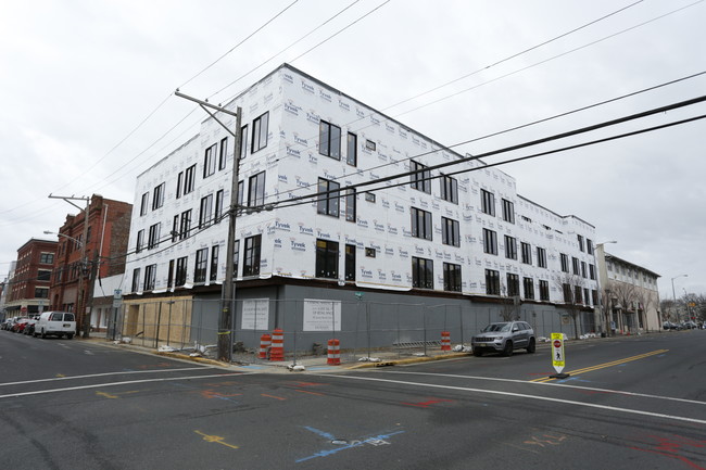 700 Bangs Avenue in Asbury Park, NJ - Foto de edificio - Building Photo