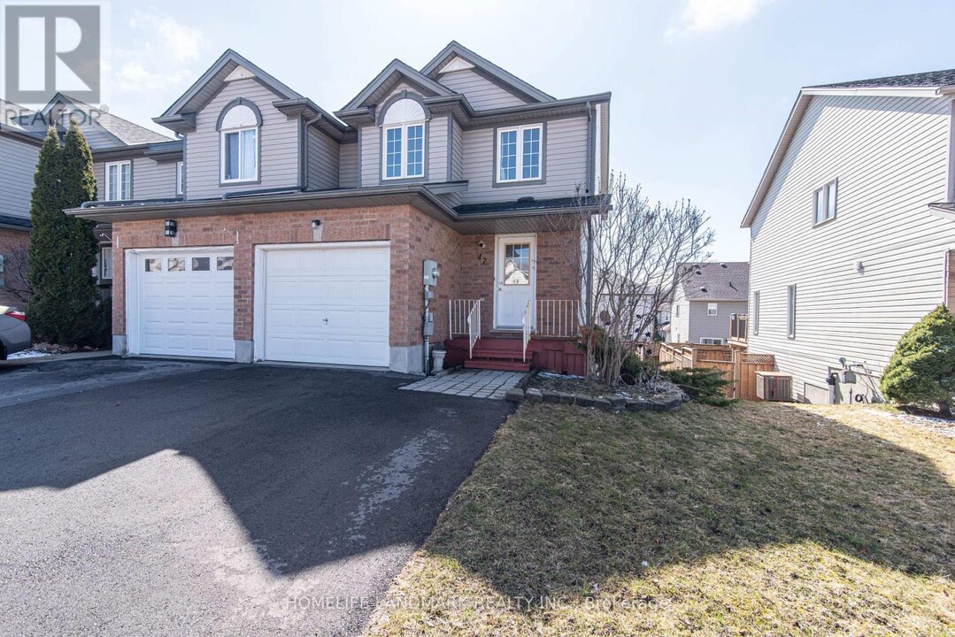 47 Foxglove Crescent in Kitchener, ON - Building Photo