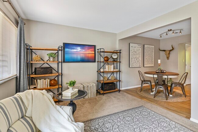 Westpark Townhomes in Indianapolis, IN - Foto de edificio - Building Photo