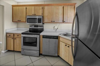 2002 Blue Hawk Ct in Clearwater, FL - Building Photo - Building Photo