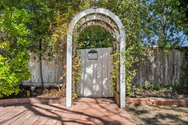 3031 Flores St in San Mateo, CA - Building Photo - Building Photo