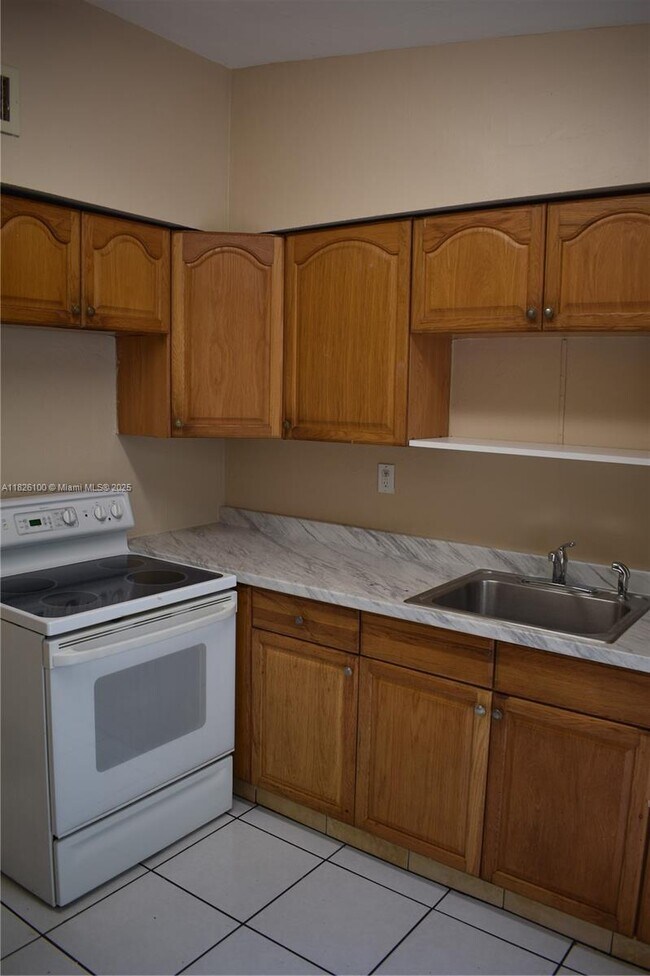 1622 NW 65th St in Miami, FL - Building Photo - Building Photo
