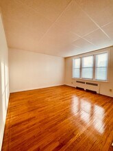 81 Chestnut St, Unit 111 in Rutherford, NJ - Building Photo - Building Photo