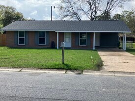 7517 Madison Dr in Biloxi, MS - Building Photo