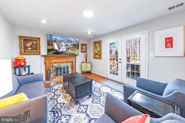 property at 980 Old Holly Dr