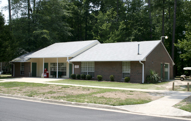 Berkley West Apartments in Newport News, VA - Foto de edificio - Building Photo