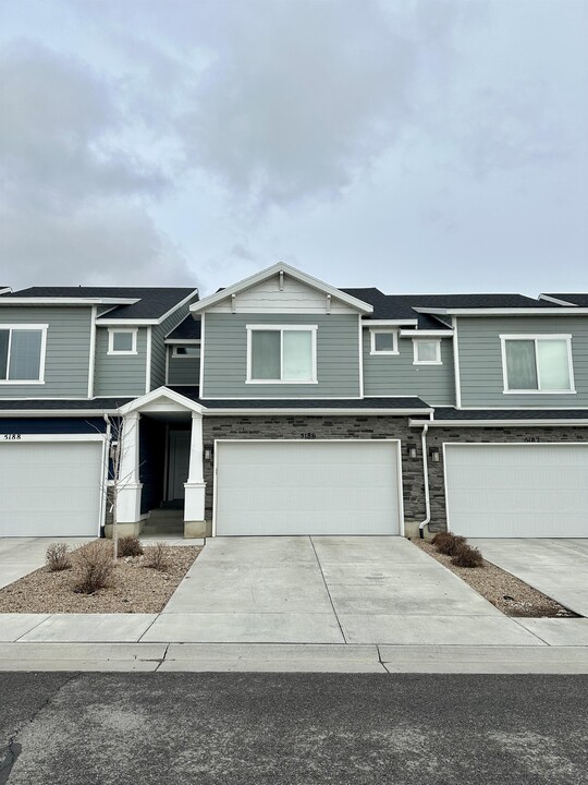 5186 W Koppers Ln in Herriman, UT - Foto de edificio
