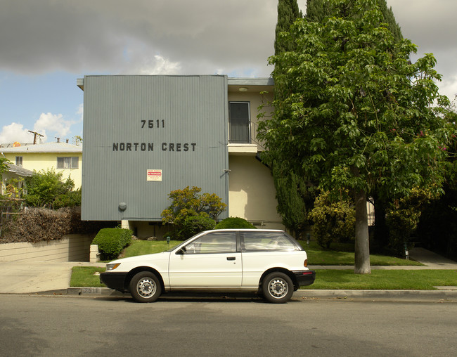 Norton Crest Apartments in West Hollywood, CA - Building Photo - Building Photo