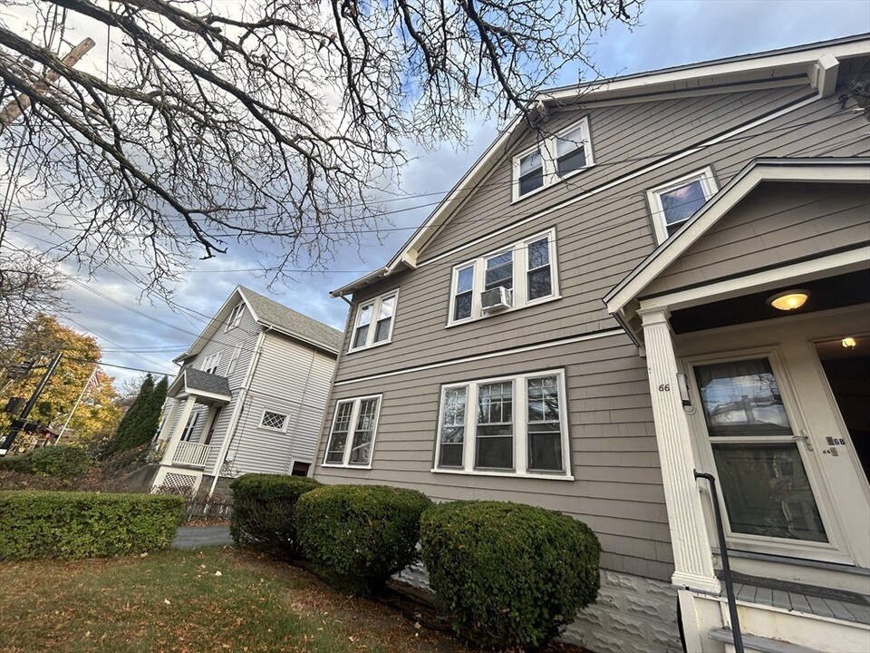 66 Lake St, Unit 1 in Arlington, MA - Foto de edificio