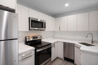6826 N Ridge Blvd in Chicago, IL - Building Photo - Building Photo