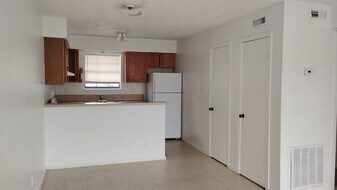 814-820 N 26th St, Unit 11 in Harlingen, TX - Building Photo