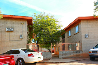 Woodland Terrace Apartments in Tucson, AZ - Building Photo - Building Photo