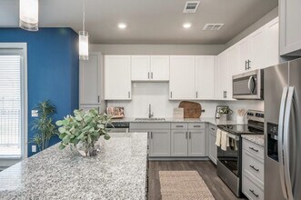 1599 Brittmoore Rd in Houston, TX - Foto de edificio - Building Photo
