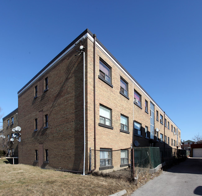 2641 Keele St in Toronto, ON - Building Photo - Building Photo