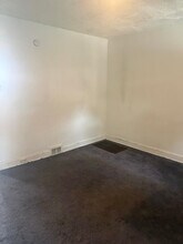 534 Howard St in East Pittsburgh, PA - Building Photo - Building Photo