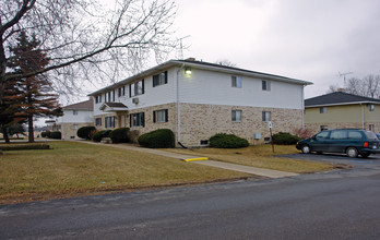 Brookfield Apartments in Lapeer, MI - Building Photo - Building Photo