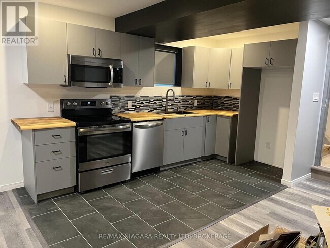 7701 Cortina Crescent in Niagara Falls, ON - Building Photo - Building Photo