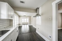 2616 Oakcliff St photo'