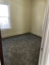 106 E Heman St, Unit 3 Bedroom Lower Flat in East Syracuse, NY - Building Photo - Building Photo