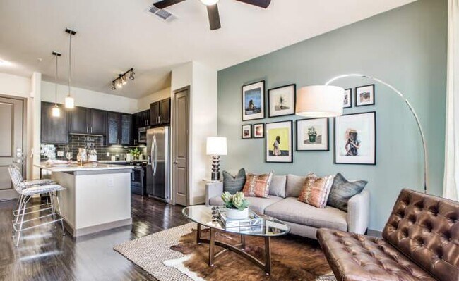 property at 935 N Wilcrest Dr