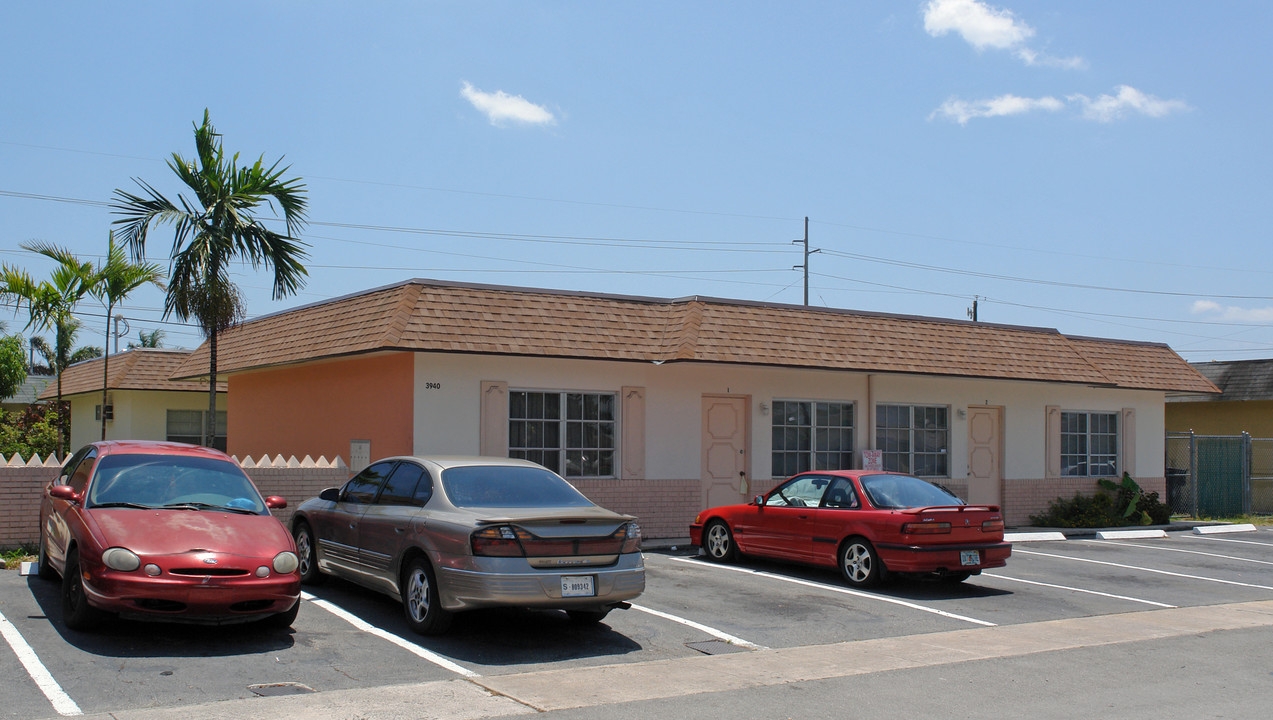 3940 NW 31st Ter in Lauderdale Lakes, FL - Building Photo