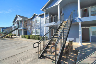 Shadow Creek Apartments in Converse, TX - Building Photo - Building Photo