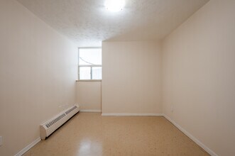 Argyle in Hamilton, ON - Building Photo - Interior Photo