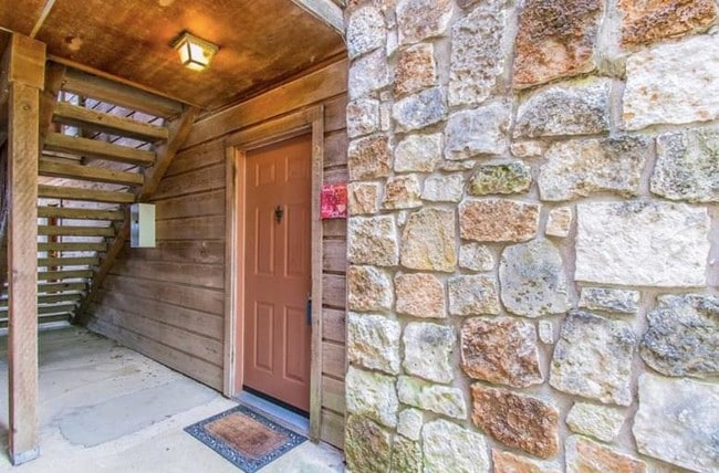 6903 Deatonhill Dr in Austin, TX - Building Photo - Building Photo