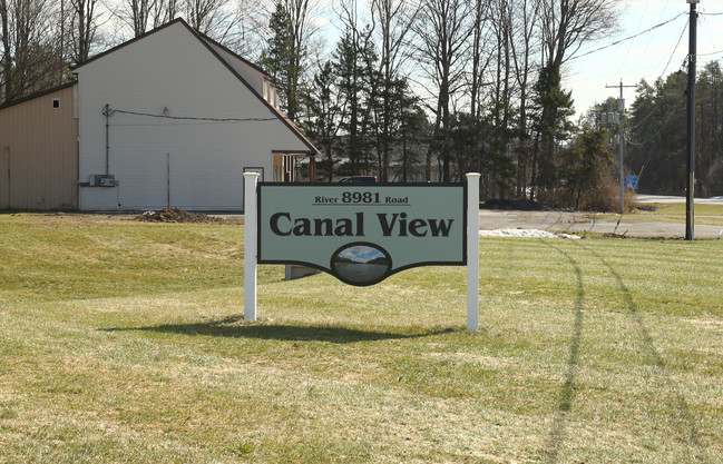 Canal View in Marcy, NY - Foto de edificio - Building Photo