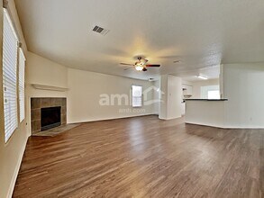 16973 Scenic Knoll in Conroe, TX - Foto de edificio - Building Photo