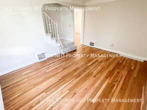 19330 Meredith Ave in Euclid, OH - Building Photo - Building Photo