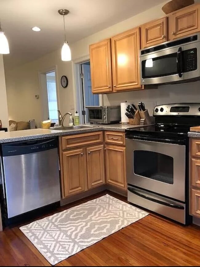 91 Saugatuck Ave, Unit #2 in Westport, CT - Building Photo - Building Photo