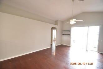 12913 Lake Vista Dr in Gibsonton, FL - Building Photo - Building Photo